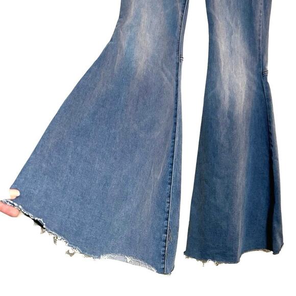We The Free Women’s Just Float On Flare Jeans Jericho Blue Size 28 - Picture 6 of 9